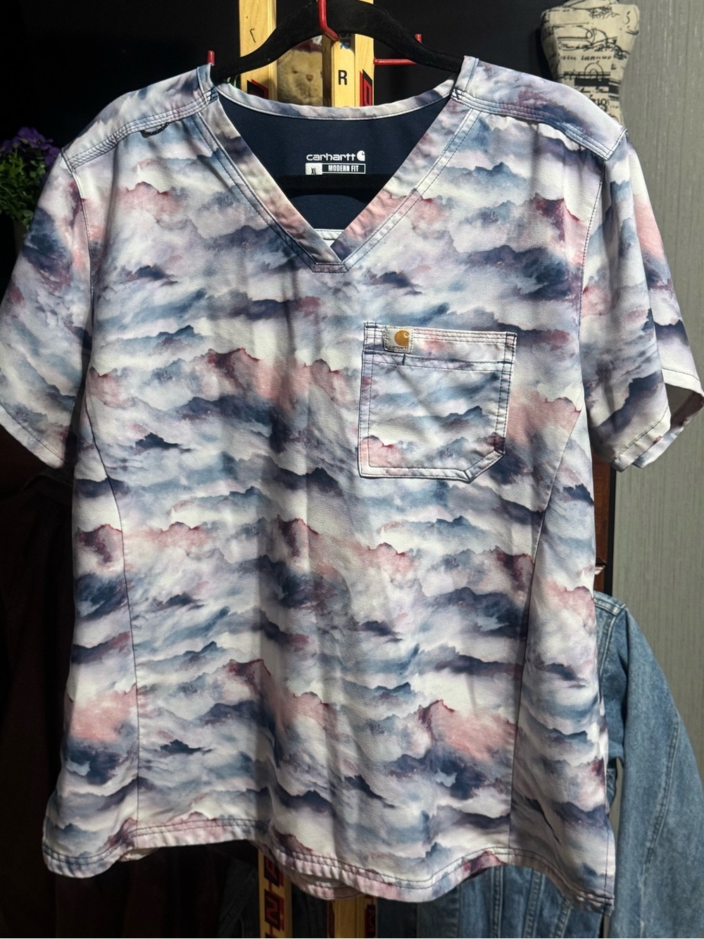 Carhartt Watercolor Cloud Print Modern Fit V-Neck Scrub Top Size XL
